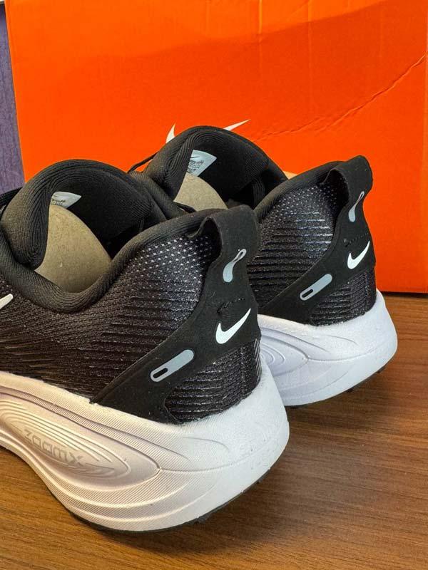 Nike vomero 18 کتانی نایک