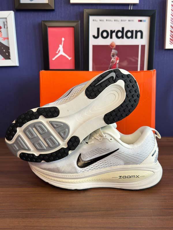 Nike vomero 18 کتانی نایک