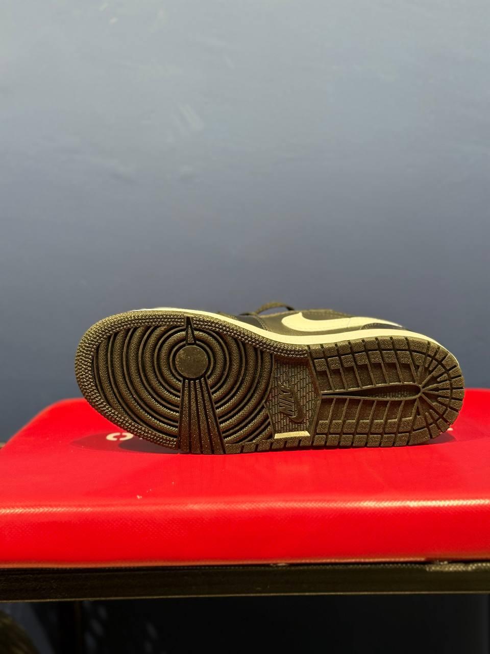 Nike air jordan 1 نایک جردن 1 سیاه ورنی
