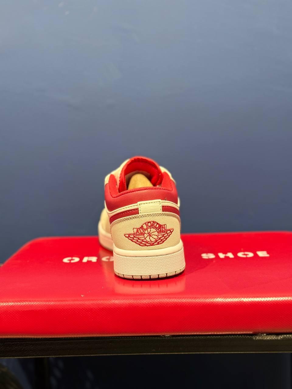 Nike air jordan 1 نایک جردن 1 طوسی قرمز