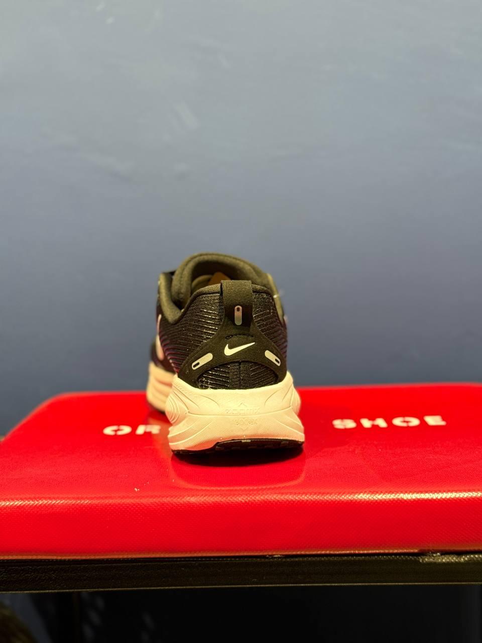 Nike vomero 18 نایک وومرو 18