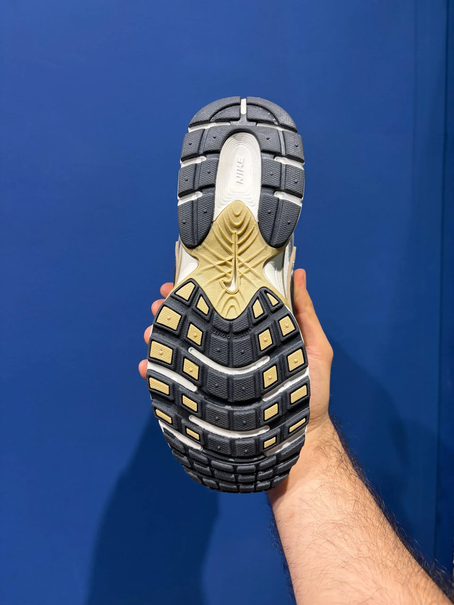 Nike v5 نایک وی فایو