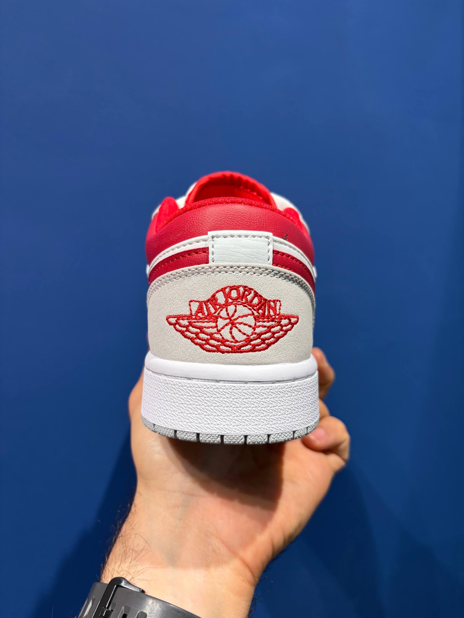 Nike air jordan 1 low light smoke grey gym red نایک ایر جردن 1 لو طوسی قرمز