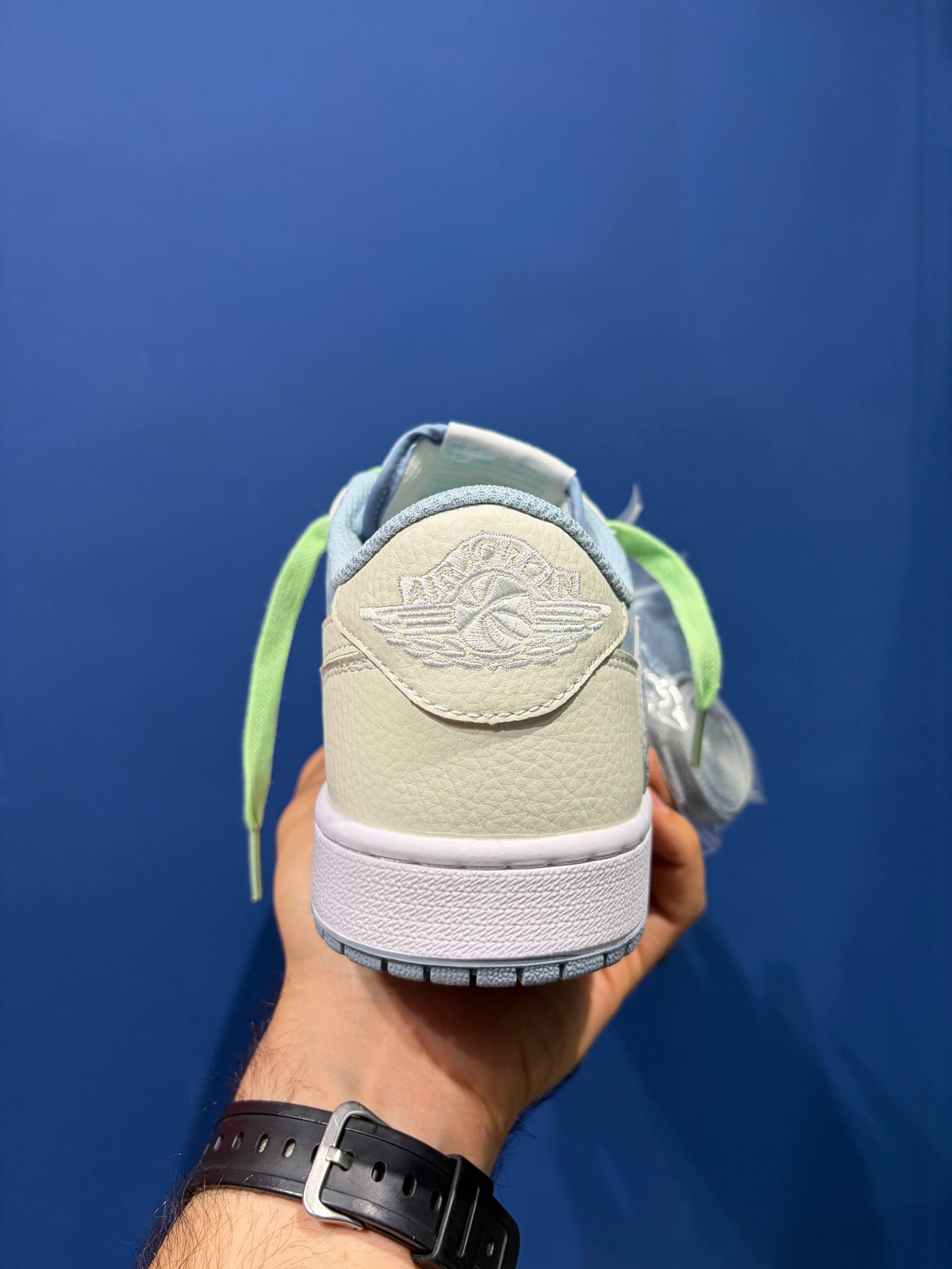 Nike air jordan 1 low travis scott نایک ایر جردن 1 لو ترویس اسکات