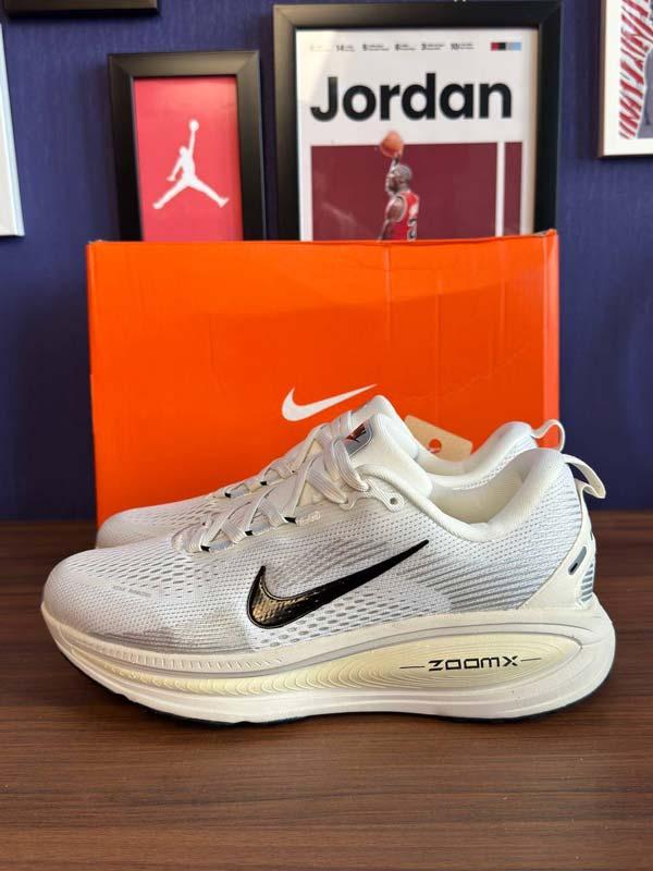 Nike vomero 18 کتانی نایک