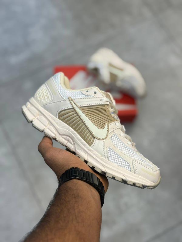 Nike vomero 5 نایک وومرو 5