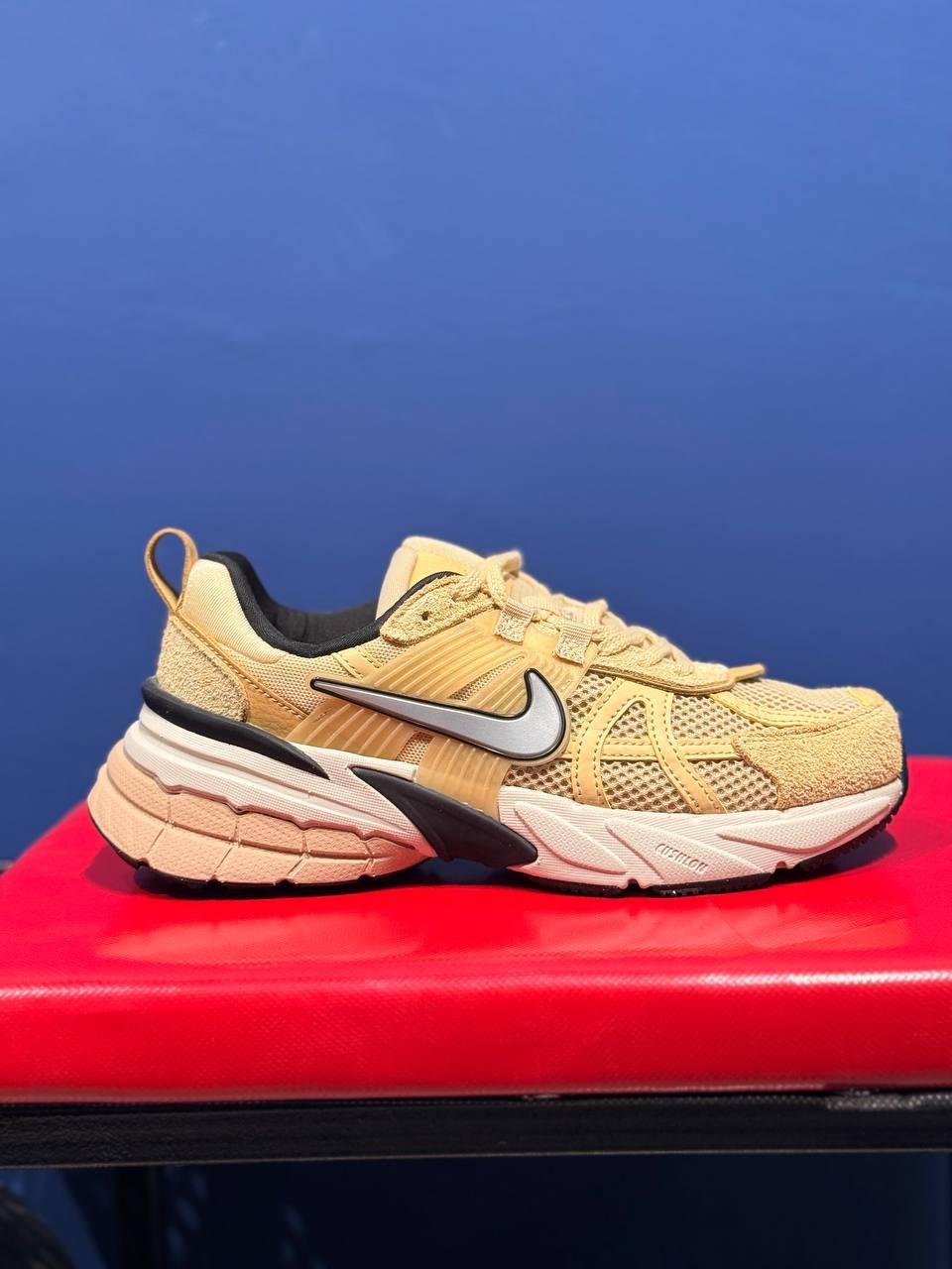 Nike v2k نایک ویتوکی خردلی